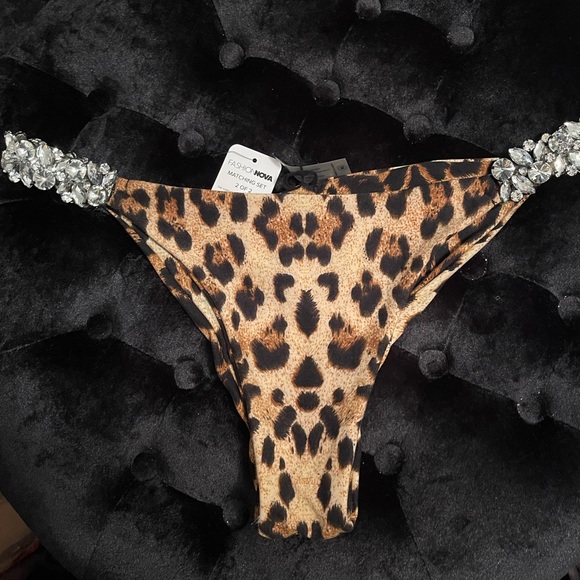 NWT “FASHION NOVA” 2PC Animal Print Crystal Triangle Top Ruched Bikini SWIMSUIT - Picture 7 of 9